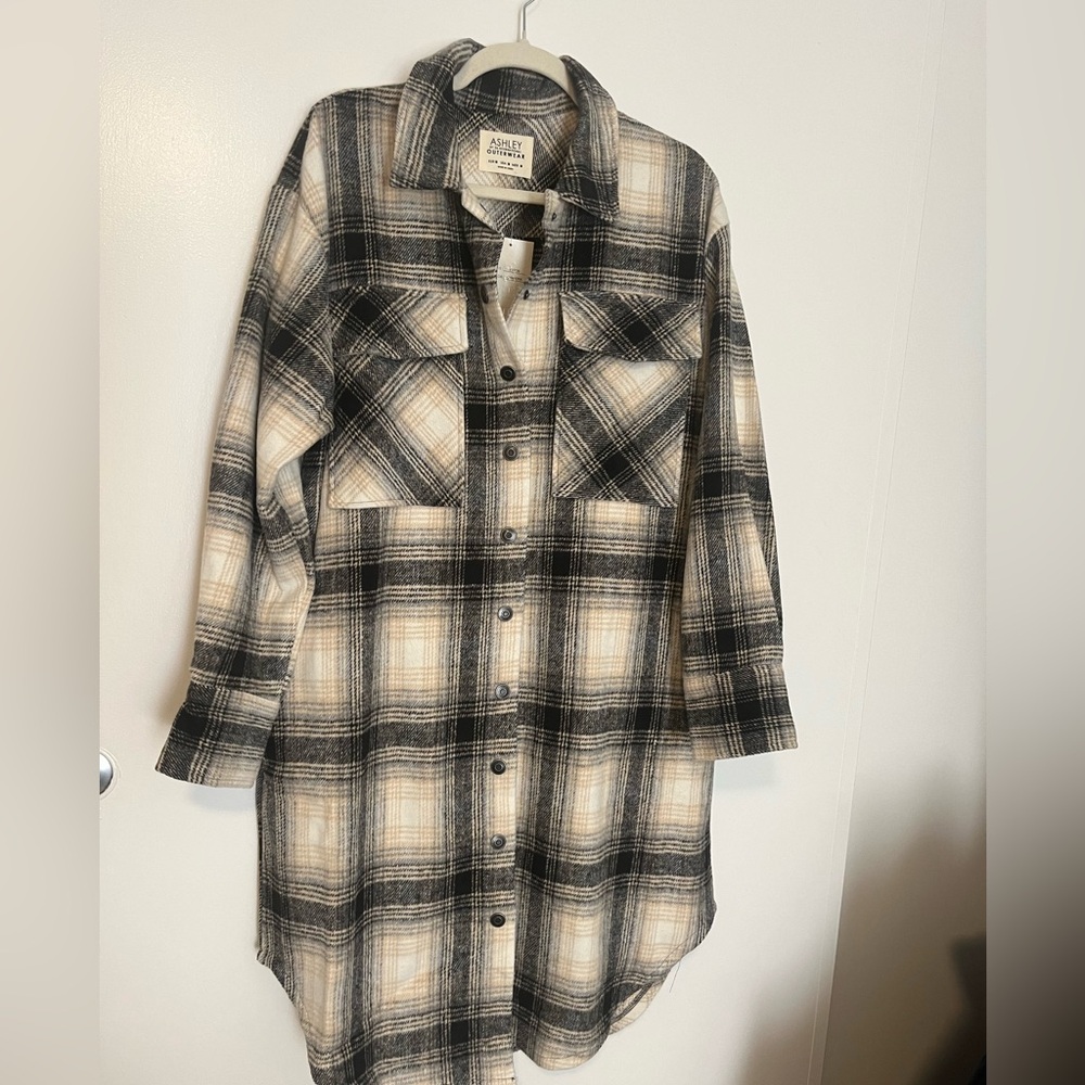 Women’s shacket. Size Large.